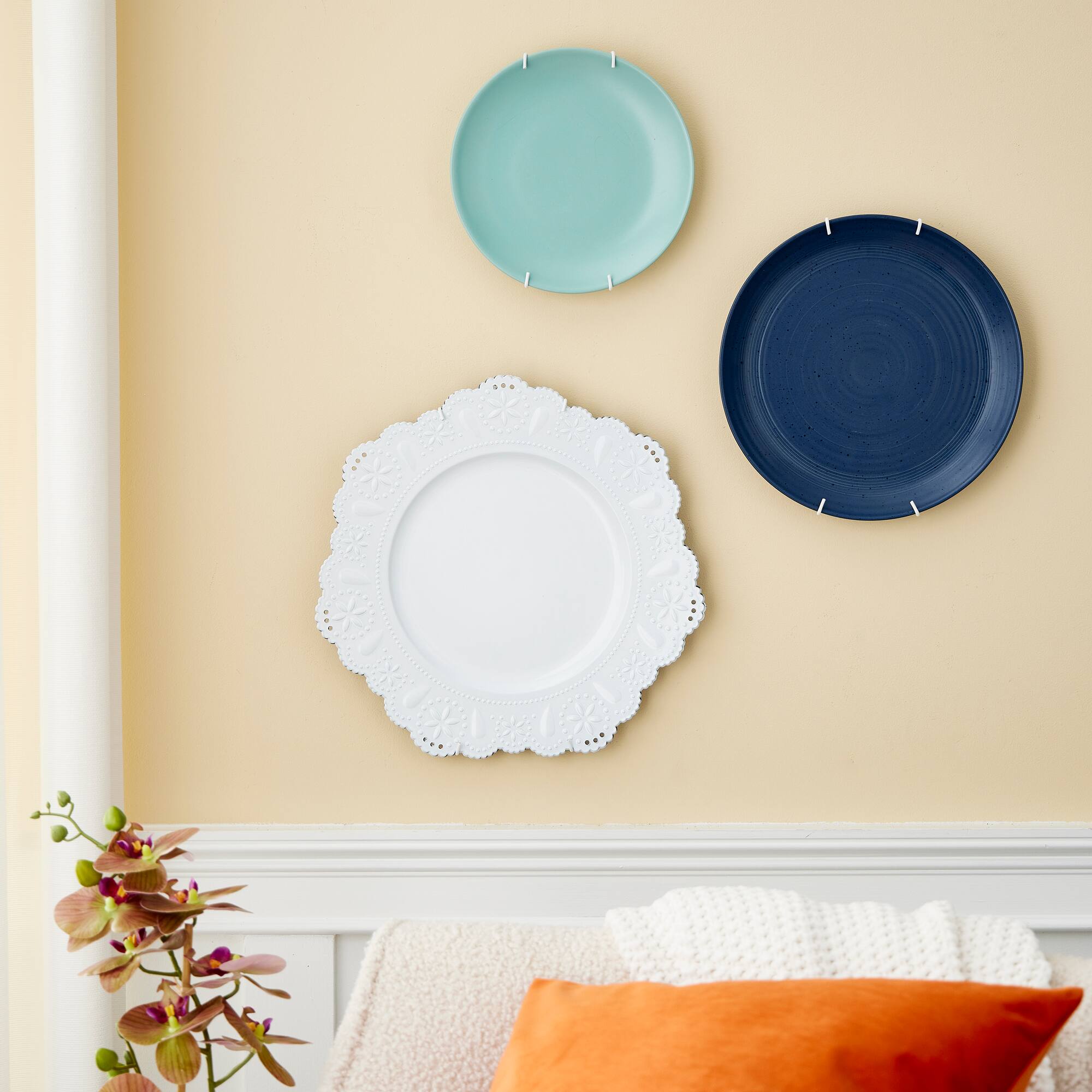 24 Pack: White Plate Hanger by Studio Décor®